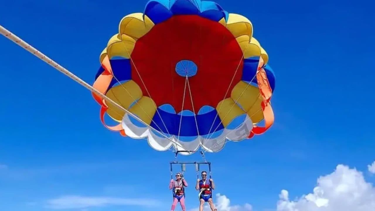 Parasailing Experience with Hotel o airbnb Pickup