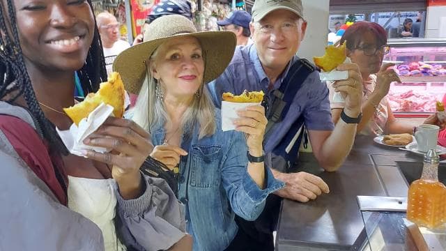 San Jose: Central Market Bites and Sights Walking Tour
