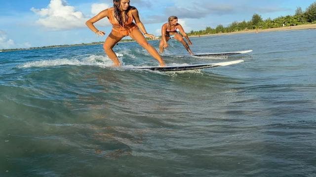 Carolina: Beginners Surf Lesson & Extended Surfboard Rental