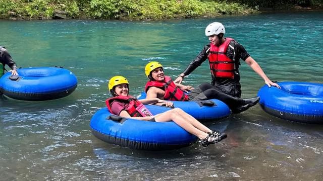 Tubing on Rio Celeste: Fun, Natural Pools & Fresh Fruit