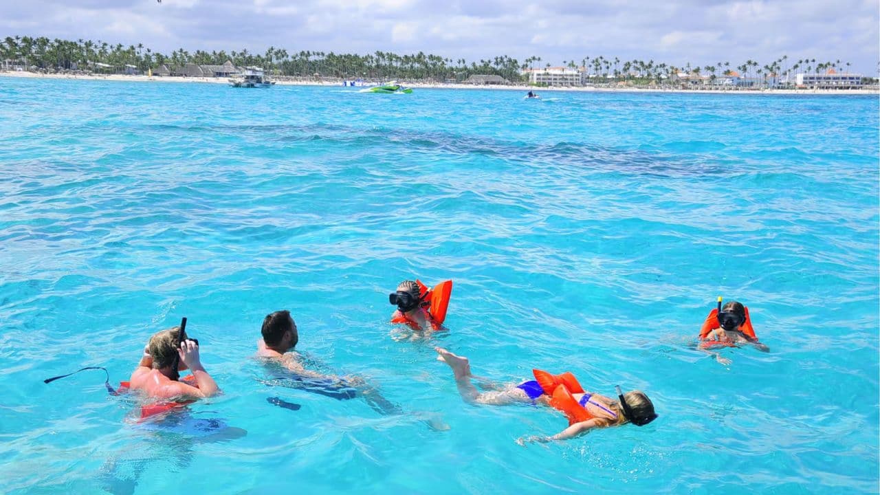 Punta Cana: Catamaran Tour with Open Bar and Reef Snorkeling