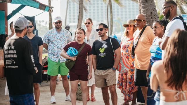 San Juan: Beginner Snorkeling Tour with Turtles and Videos