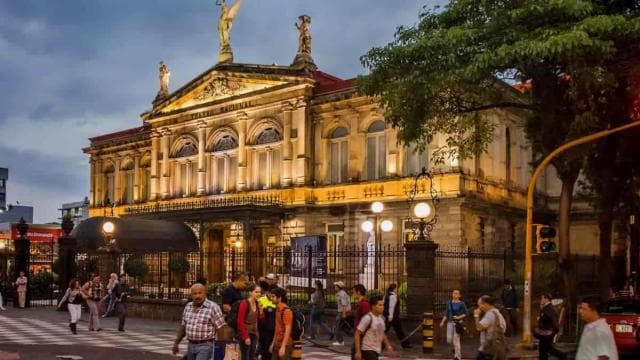Chepe Chinchurro: San José’s Ultimate Dive Bar Walking Tour