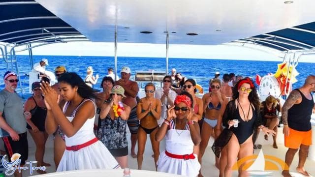 Catamaran Tour to Saona Island with Tropical Buffet Lunch