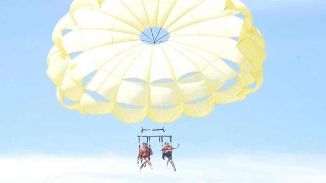 Punta Cana: Hotel Pickup and Parasailing Adventure