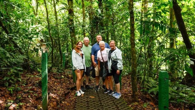 La Fortuna: Hanging Bridges and Zip Line Tour with Lunch