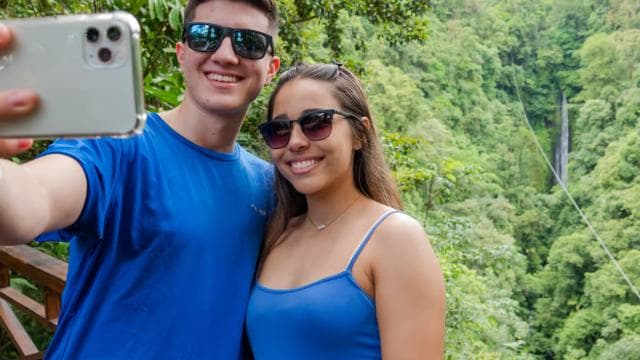 La Fortuna: 12 Canopy Zip Lines and Forest Walk Guided Trip