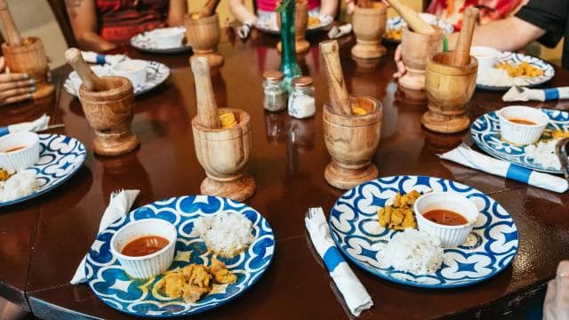 San Juan: Old Town Foodie Walking Tour with Tastings