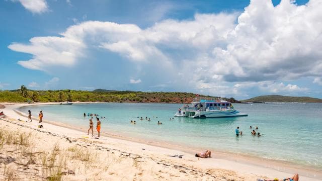 From Fajardo: Full-Day Culebra Islands Catamaran Tour