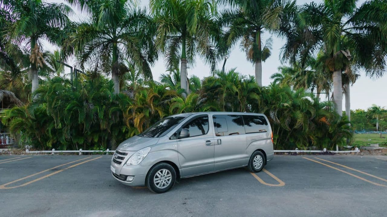 Santo Domingo: Airport Transfer to your hotel in Punta Cana