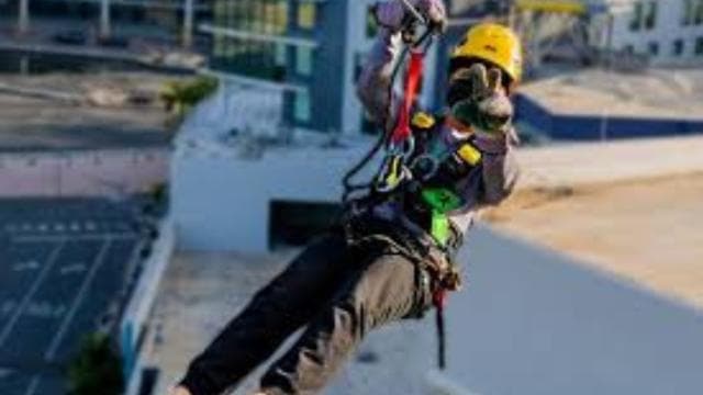 San Juan: Urban Park Sky Bull Zipline Experience