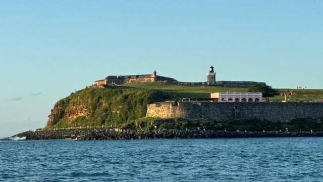 San Juan: Old San Juan Sunset Cruise with Drinks & Transfer