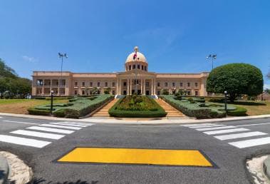 Santo Domingo City Tour: Colonial City, Los Tres Ojos, Lunch