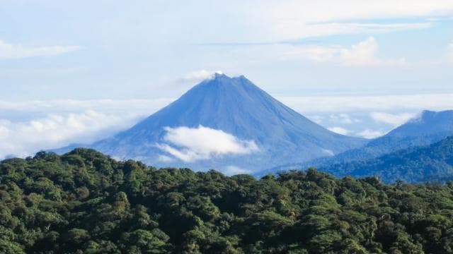 La Fortuna: Waterfall, Arenal Volcano and Hot Springs Tour