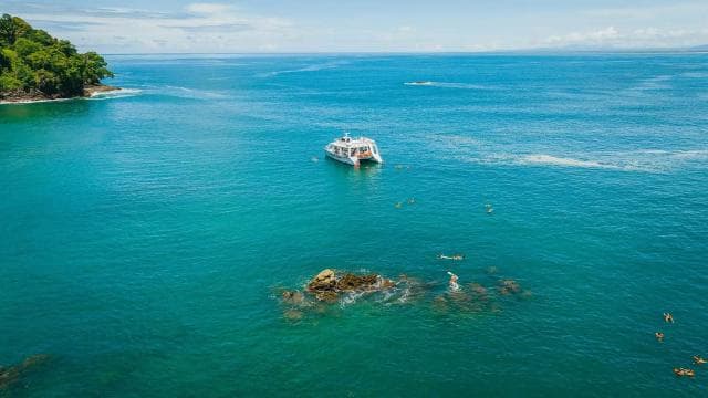 Manuel Antonio: Catamaran Cruise with a Meal
