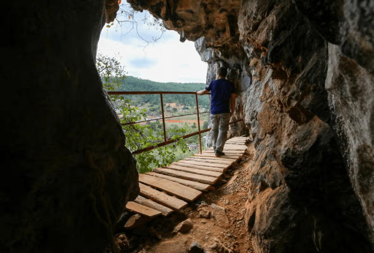 Viñales Caves Vintage Car Tour