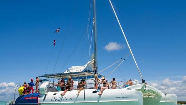 From Bayahíbe: Saona Island Catamaran Cruise with Buffet