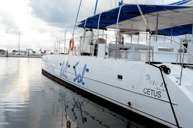 Sunset Yacht Cruise + Dinner at Kike-Kcho Restaurant