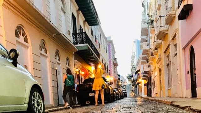 San Juan: Craft Cocktail Walking Tour with 3 Cocktails