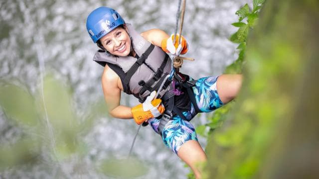 La Fortuna: Waterfall Rappelling and River Fun with Lunch