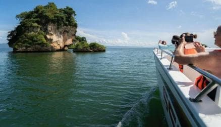 Los Haitises: Kayaking, Hiking, and Caving Tour with Lunch