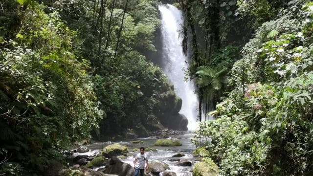 San José: Guided Volcano, Waterfall & Coffee Farm Day Trip