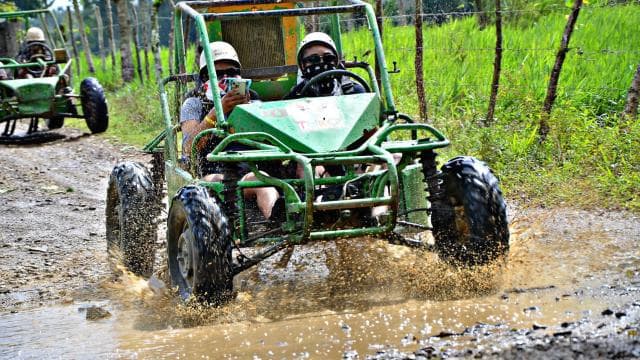 Punta Cana:Paseo en buggie ,caballo y ziplines en la selva