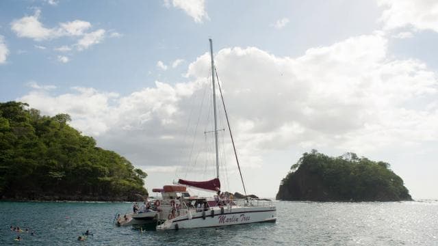 Playa Tamarindo: Sunset Sailing and Snorkeling Tour
