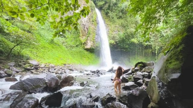 La Fortuna: Waterfall, Arenal Volcano and Hot Springs Tour