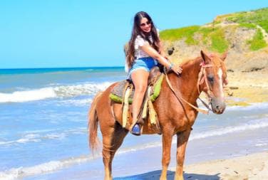 Punta Cana: Macao Beach & Forest Horseback Riding Tour