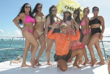 Punta Cana: Booze Cruise with Snorkel and Natural Pool Stop