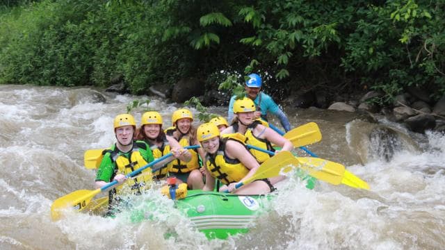 La Fortuna: Canyoning and River Rafting Tour with Lunch