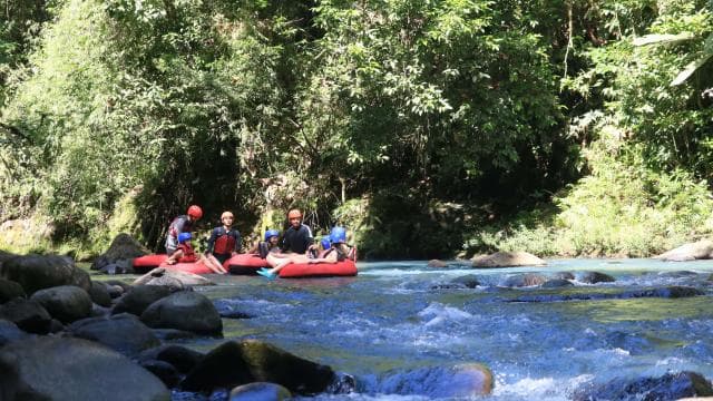 Tubing Rio Celeste: Adventure and Nature