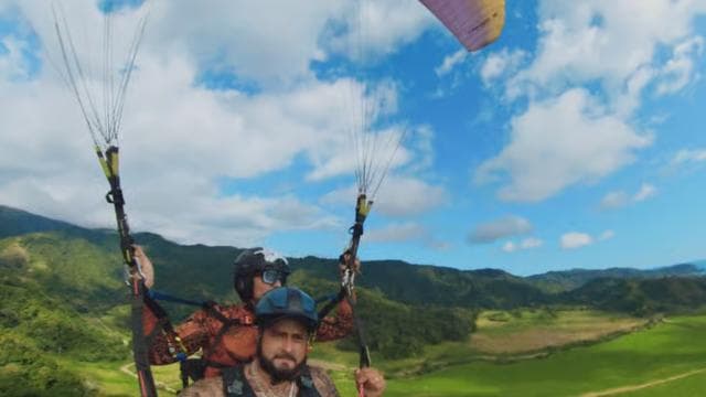 900 ft flight facing the Pacific Ocean & Tropical forests