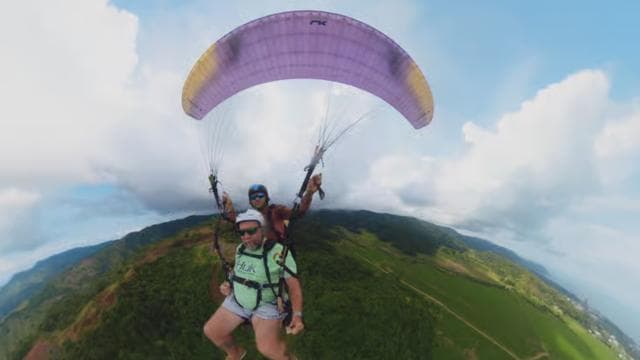 900 ft flight facing the Pacific Ocean & Tropical forests