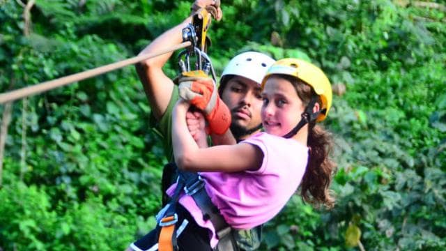La Fortuna: Hanging Bridges and Zip Line Tour with Lunch