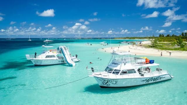 All Inclusive Snorkel and Slide Boat Tour: Icacos or Vieques