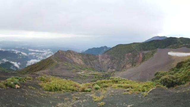 San José: Irazú Volcano, Orosi Day Tour & Lankester Gardens