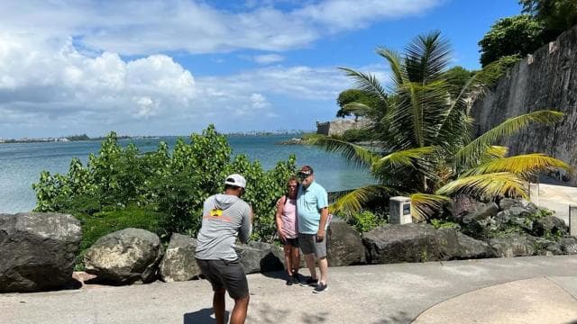 Old San Juan: Walking Tour with Shopping and Transportation