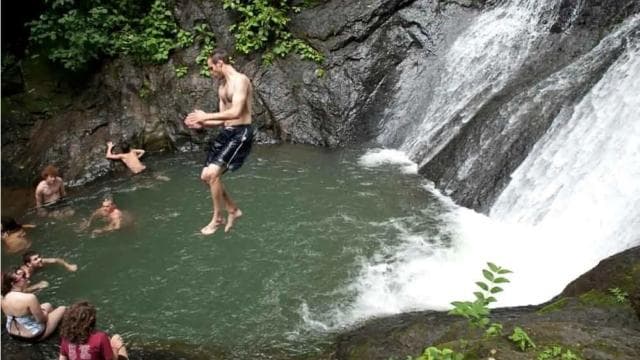 From San José: 11 Waterfalls Zipline Adventure