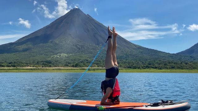 El Castillo: Lake Arenal Standup Paddleboard or Kayak Rental