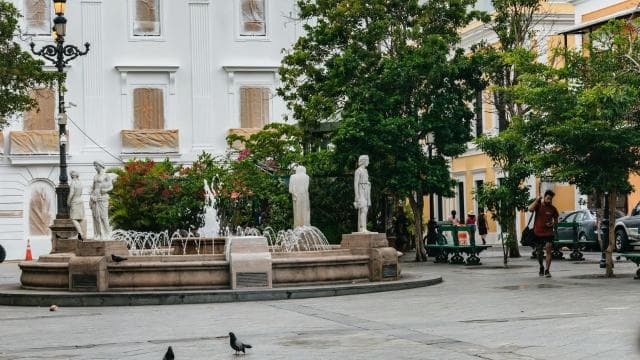 San Juan: Old Town Walking Tour and El Morro Fort Entry