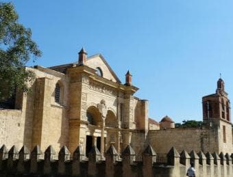 Zona Colonial Hictorical Tour with a local artist