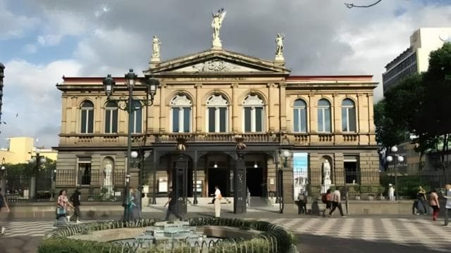 San Jose : Highlights Walking Tour With A Guide