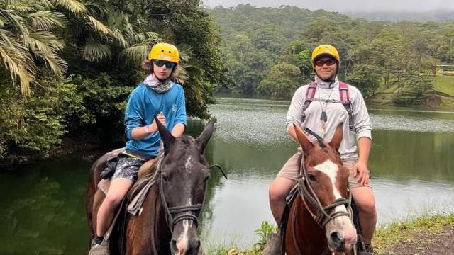 La Fortuna: Arenal Volcano Horseback Riding