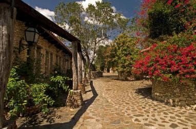 La Romana: Maravillas Caves, Altos de Chavon & Cigar Tour