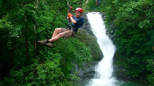 From San José: 11 Waterfalls Zipline Adventure