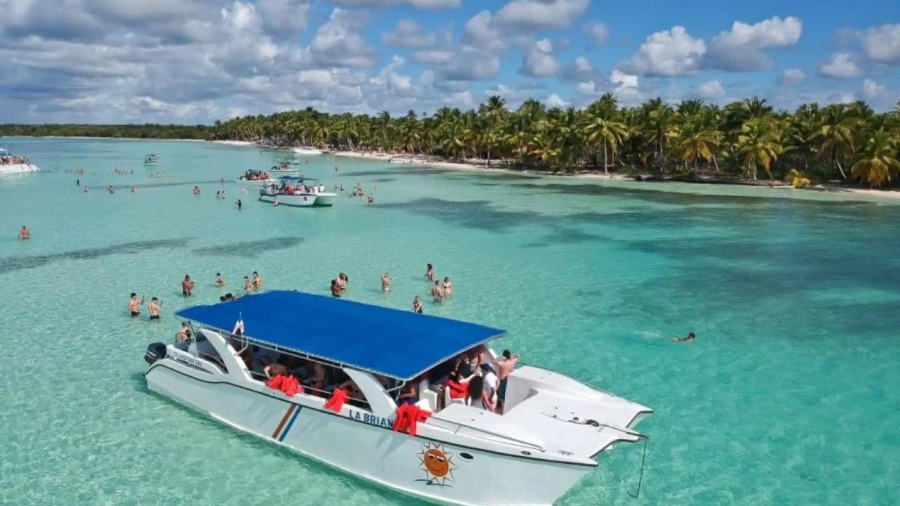 Saona Island: Catamaran tour to a Dream Beach, all inclusive