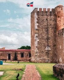Santo Domingo: Colonial City Tour + Beach Day in Boca Chica With Lunch