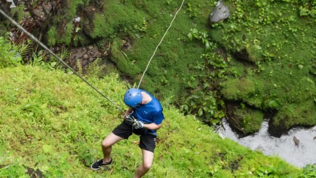 La Fortuna: Rappel, Ziplining, and Horseback Riding Day Trip